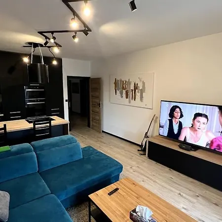 Apartment, 2x Free Garage, 10 Mins To Centre Μπρατισλάβα