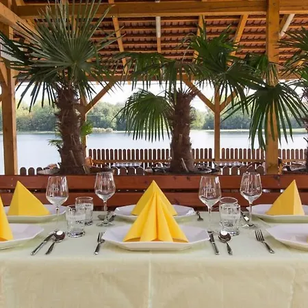 Διαμέρισμα Apartment, 2x Free Garage, 10 Mins To Centre *