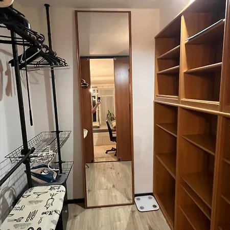 Apartment, 2x Free Garage, 10 Mins To Centre 아파트