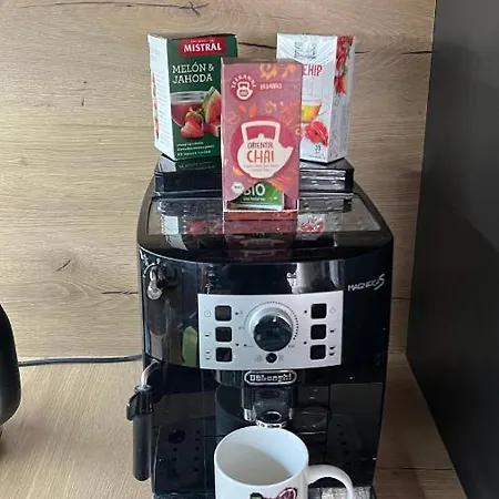 Apartment, 2x Free Garage, 10 Mins To Centre Apartmán *